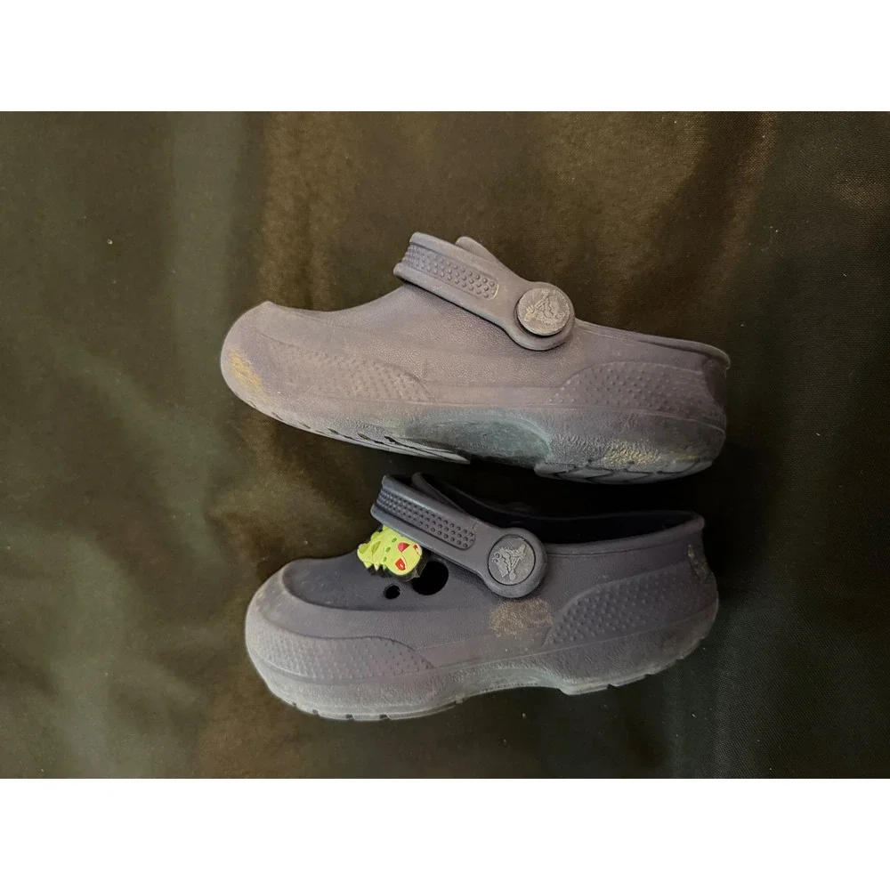 Crocs Kids Navy Blue Clogs Pokemon Ash Ketchum Chikorita Charms Size 8 9